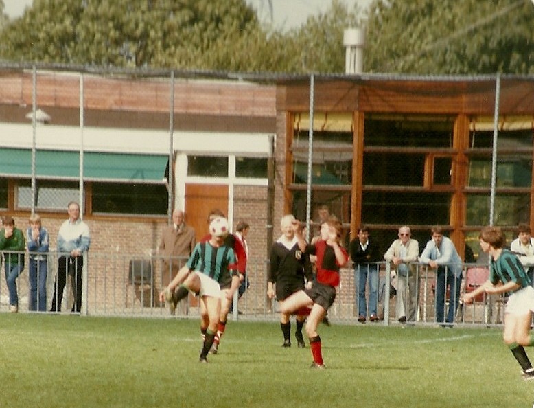 Jan Linkerhof; “Soms is het helemaal niet zo fijn langs de lijn”!