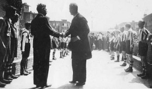 De officiële opening van het terrein aan de Nijkerklaan op 1 december 1934